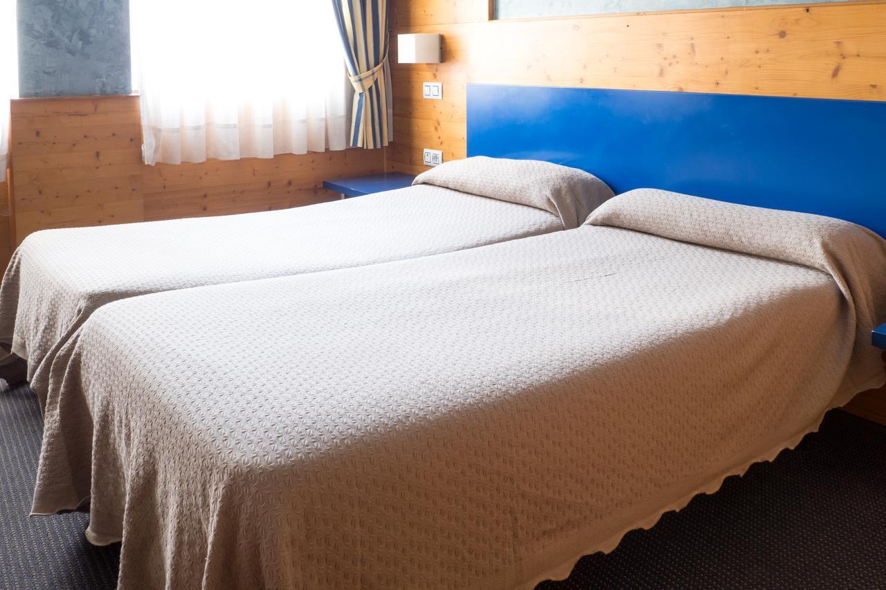 Hotel Bezana Lago Santa Cruz De Bezana Eksteriør billede