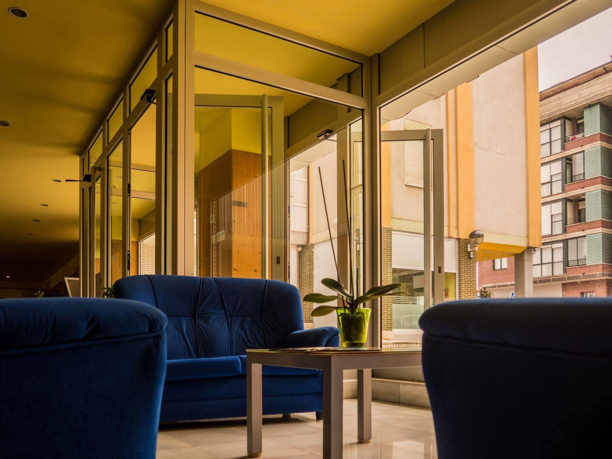 Hotel Bezana Lago Santa Cruz De Bezana Eksteriør billede